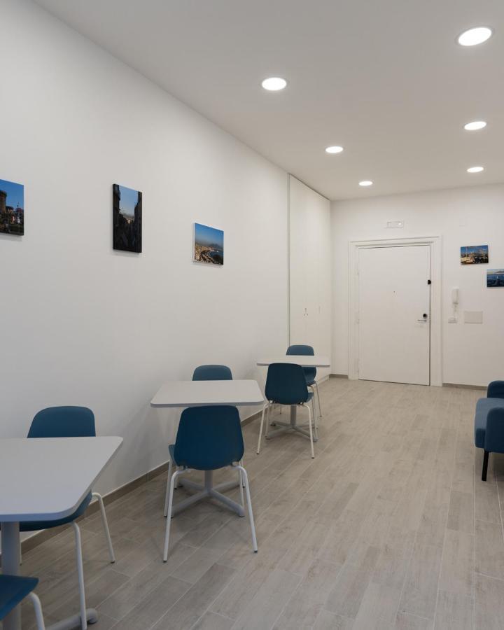 Dimora Cavour Hotell Neapel Exteriör bild