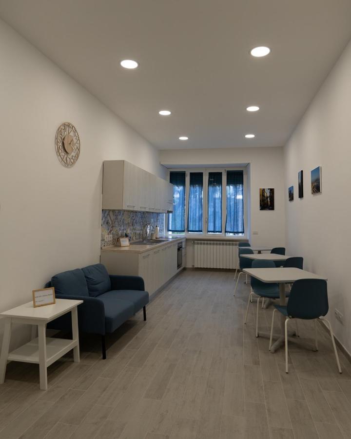 Dimora Cavour Hotell Neapel Exteriör bild