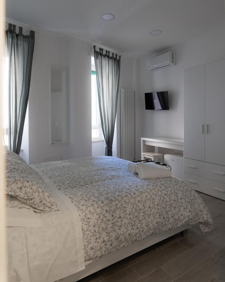 Dimora Cavour Hotell Neapel Exteriör bild